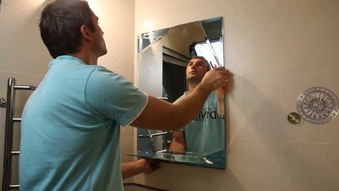 как повесить зеркало без рамы на стену при помощи веревок