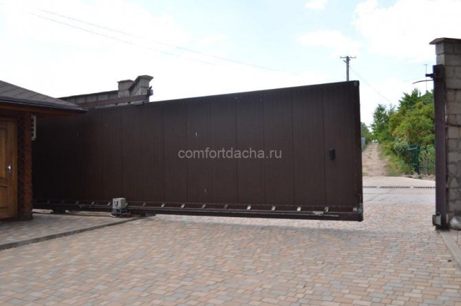 Как сделать ворота из профнастила с калиткой своими руками