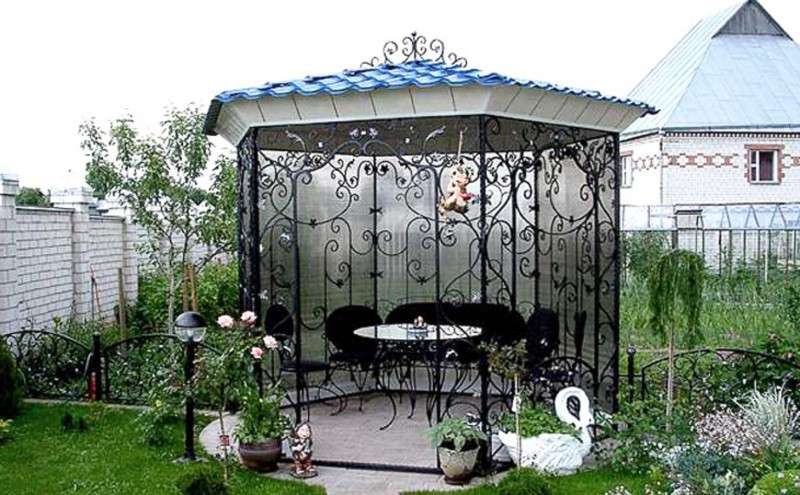 металлические стены беседки