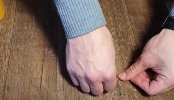 Треугольник плотно прижимается